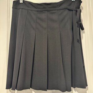 Kenneth Cole New York Black Pleated Short Skirt, Size M